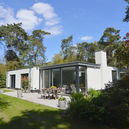 Vakantiehuis Magnificent Villa In Bergeijk With A Pond Bergeijk